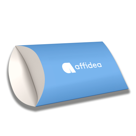 P&aacute;rna doboz k&aacute;rtyatart&oacute; gy&aacute;rt&aacute;s. Plasztikk&aacute;rtya tok.